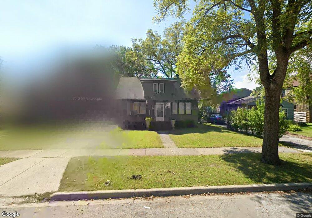 811 W Keith Ave, Waukegan, IL 60085 - photo 1