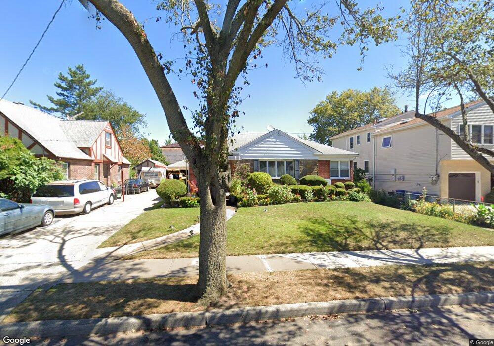 8333 265th St, Glen Oaks, NY 11004 - photo 1