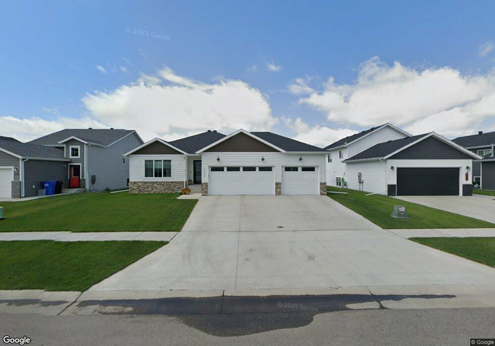 7237 27th St S, Fargo, ND 58104 - photo 1