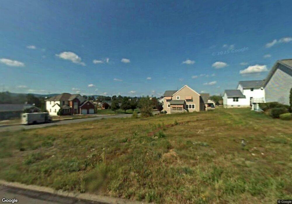 423 Thomas Dr, Dunmore, PA 18512 - photo 1