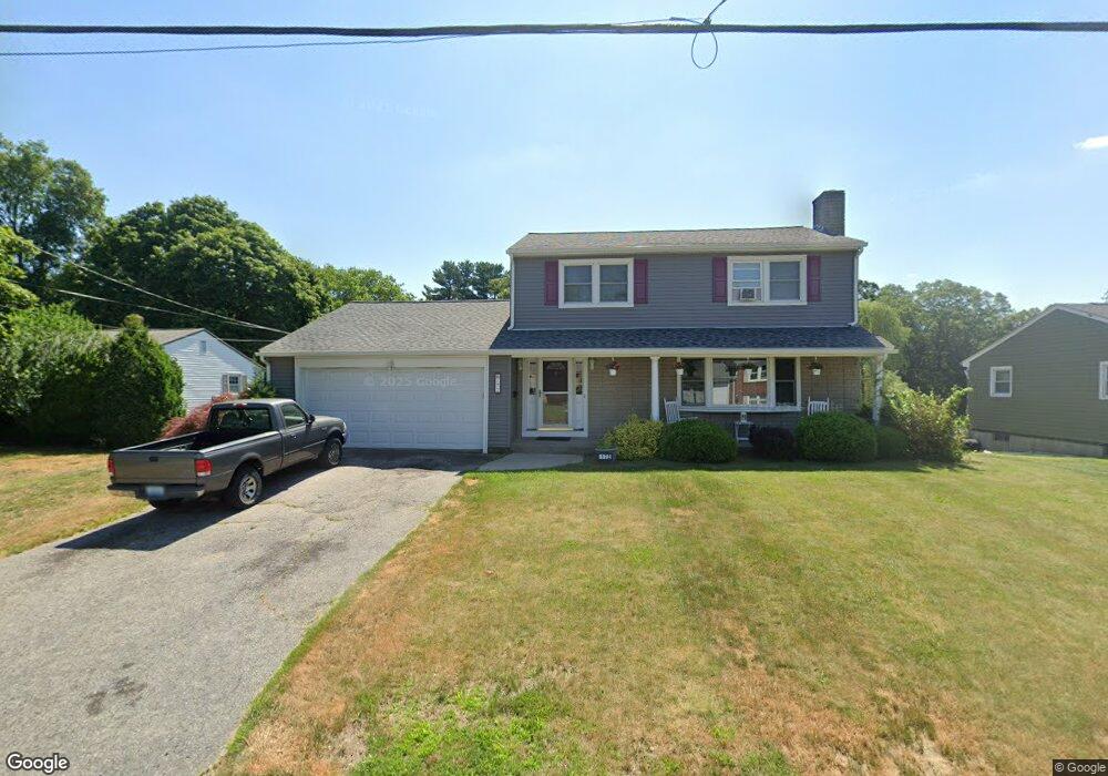 172 Crest Dr, Pawtucket, RI 02861 - photo 1