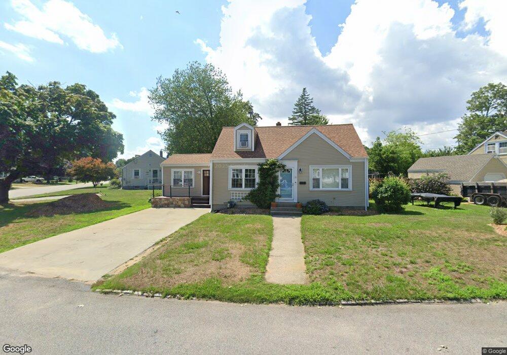 17 Greenpost Ln, Warwick, RI 02889 - photo 1