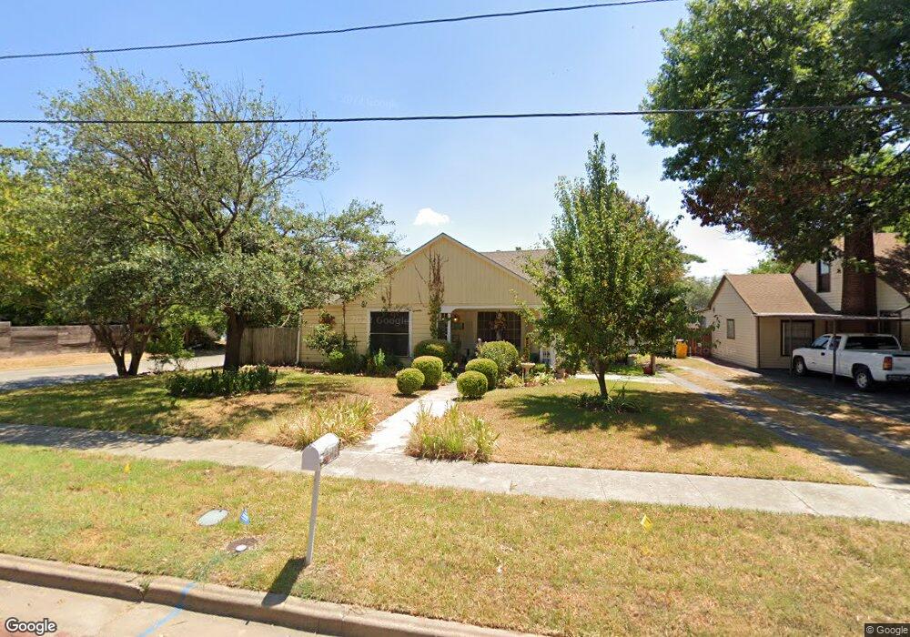 1016 N Commerce St, Gainesville, TX 76240 - photo 1