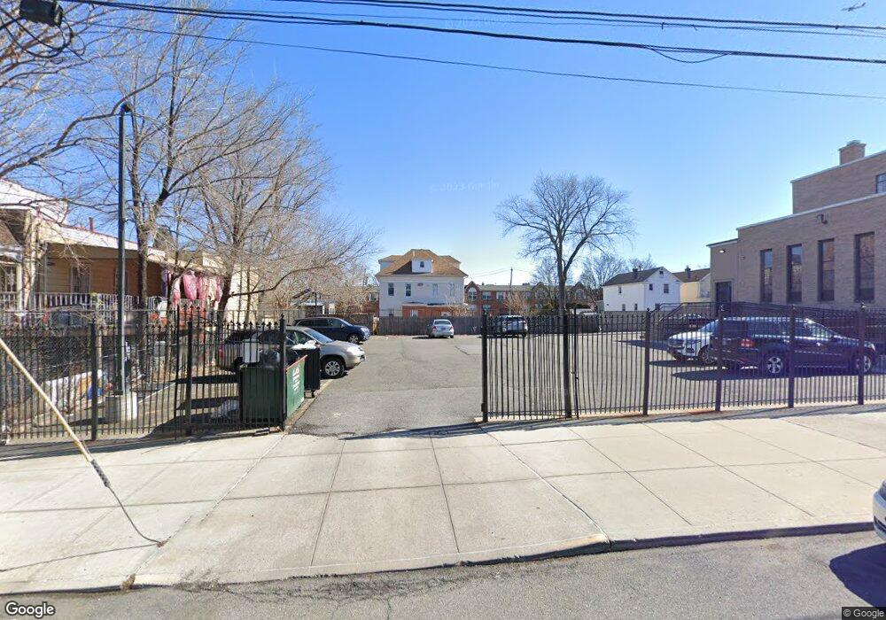 634 Thieriot Ave, Bronx, NY 10473 - photo 1