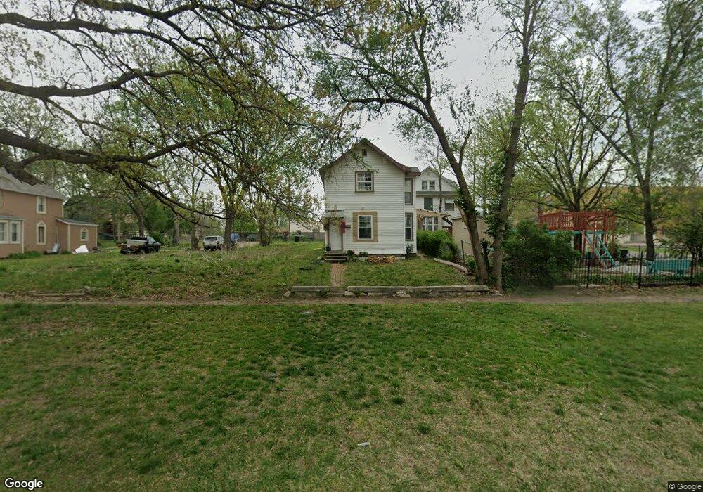 330 SW Tyler St, Topeka, KS 66603 - photo 1