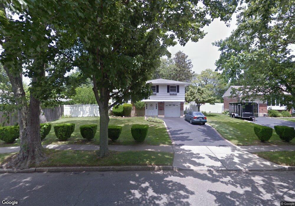 3 Greenfield Ln, ComMacK, NY 11725 - photo 1