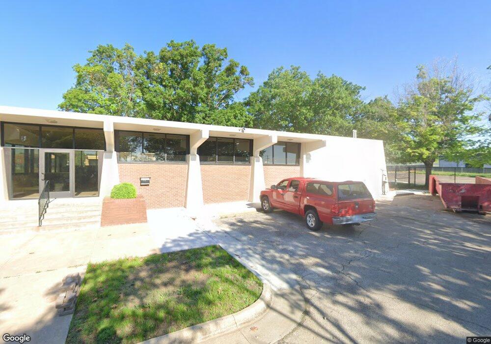 316 SW 33rd St, Topeka, KS 66611 - photo 1