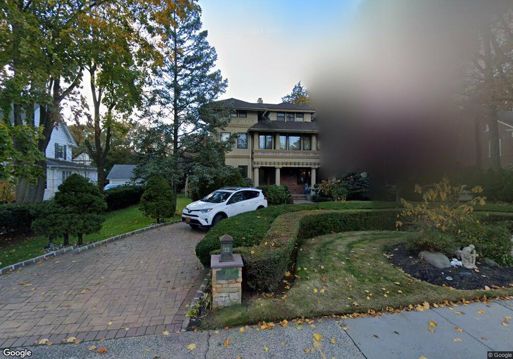 40 Nassau Blvd, Garden City, NY 11530 - photo 1