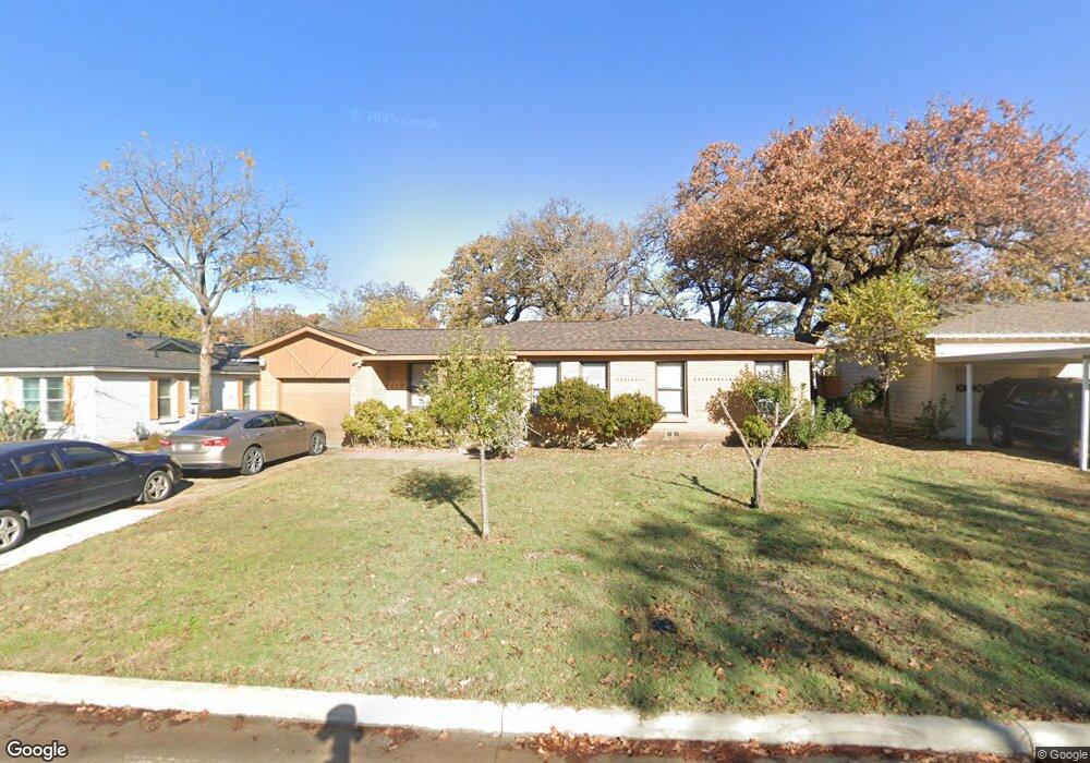 329 Bedford Ct E, Bedford, TX 76022 - photo 1