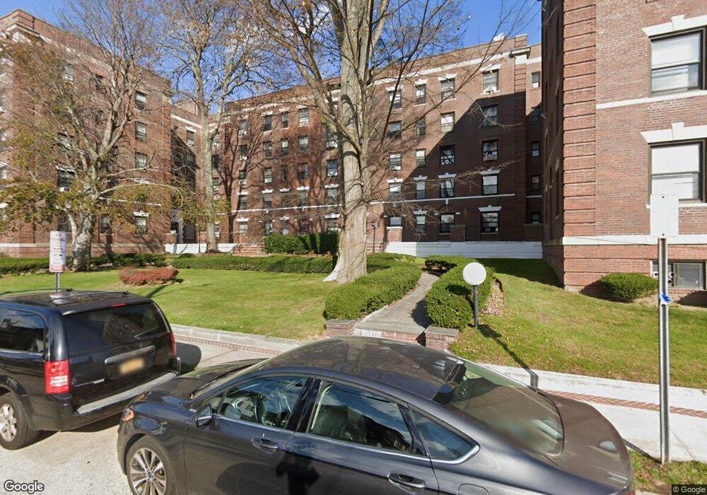 1 Club Dr unit 5Hr, Woodmere, NY 11598 - photo 1