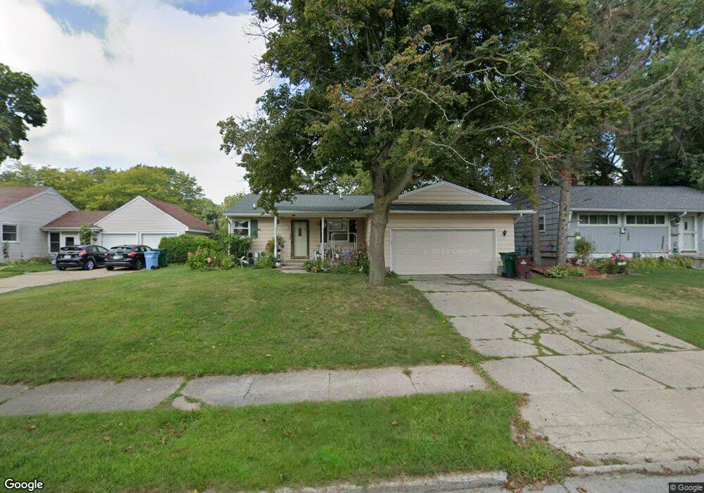 418 W Willard Ave, Lansing, MI 48910 - photo 1