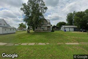 324 6th St S, Winthrop, IA 50682