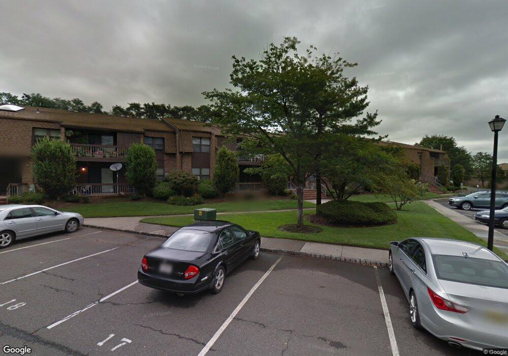 112 Sharon Ct unit 112, Woodbridge Proper, NJ 07095 - photo 1