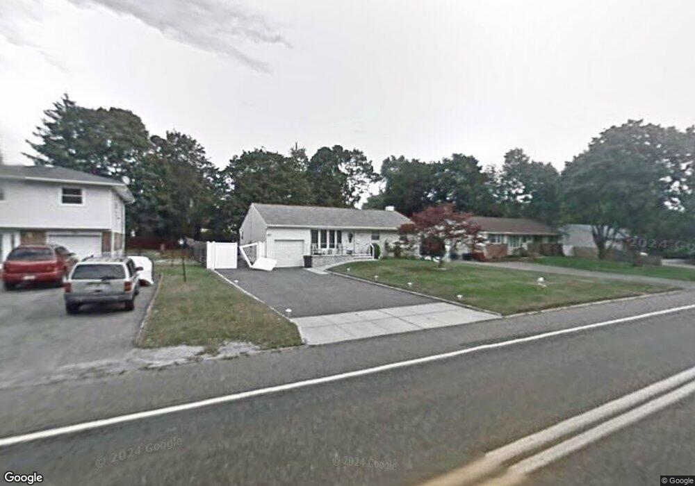 380 Townline Rd, ComMacK, NY 11725 - photo 1