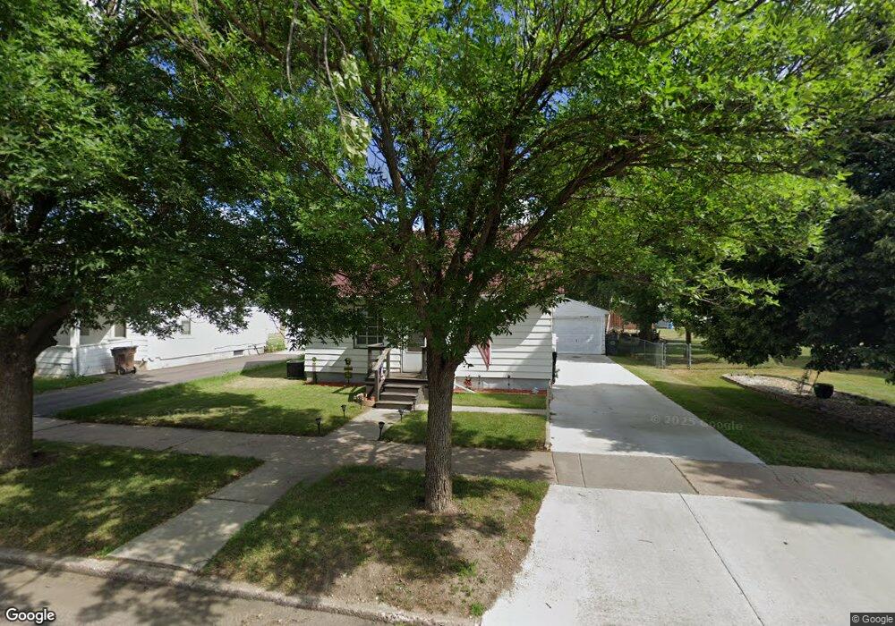 928 E 7th Ave, Mitchell, SD 57301 - photo 1