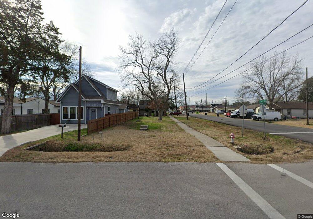 2000 Avenue C, Rosenberg, TX 77471 - photo 1