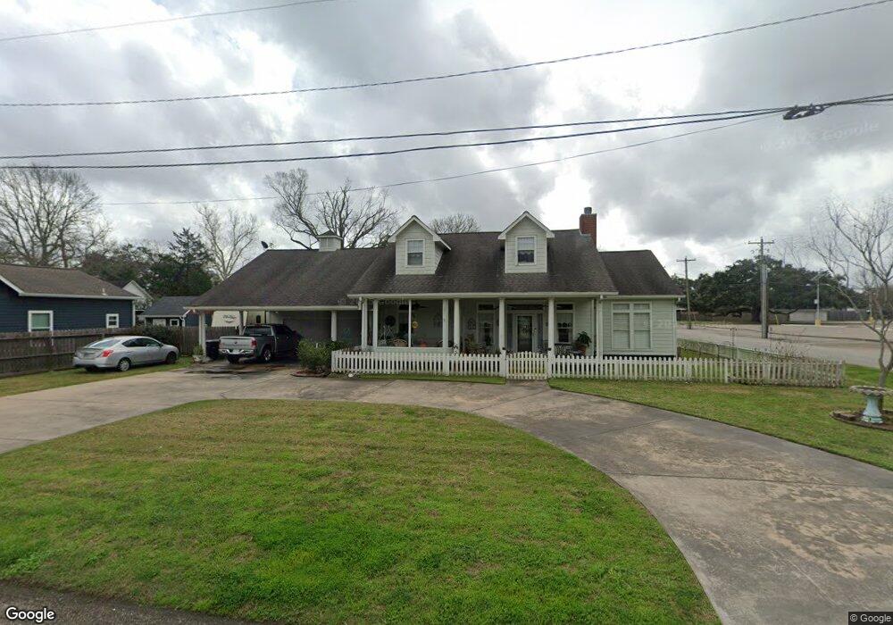 304 E Sidnor St, Alvin, TX 77511 - photo 1