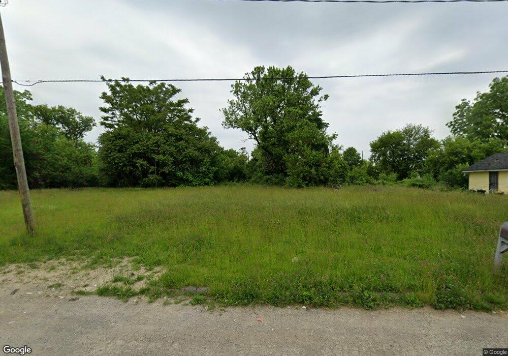 1036 Tremont Ave, Flint, MI 48505 - photo 1