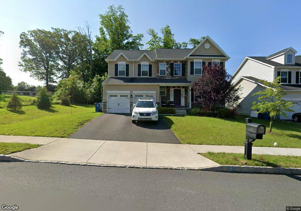 3009 Lynwood Ct, Pennsburg, PA 18073 - photo 1