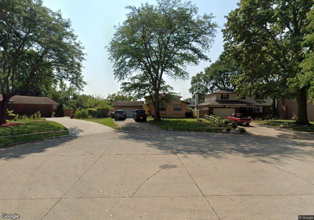 1817 White Pine Ct, Columbus, OH 43229 - photo 1