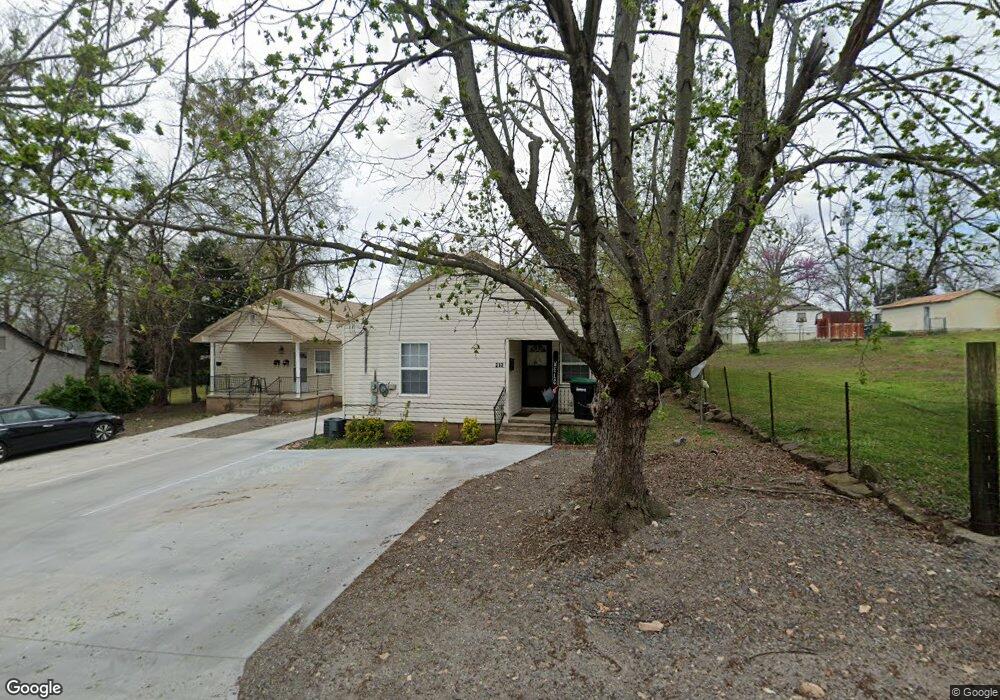 212 Wilson Ave, Tahlequah, OK 74464 - photo 1