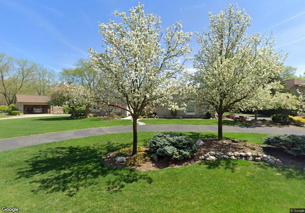 1833 Brookview Cir, Bloomfield Hills, MI 48304 - photo 1