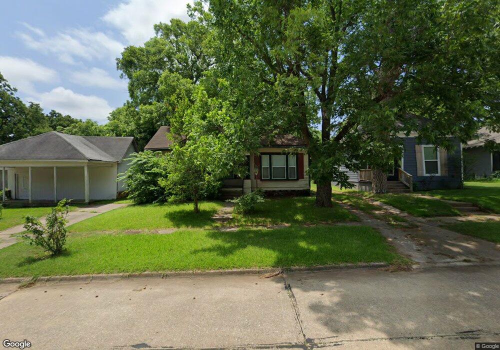922 W Shepherd St, Denison, TX 75020 - photo 1