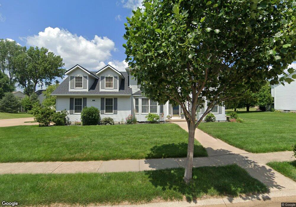 5250 Shawnee Dr, Davenport, IA 52804 - photo 1