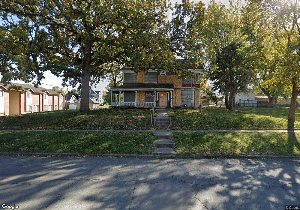 427 N 3rd Ave E, Newton, IA 50208 - photo 1