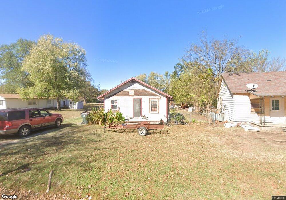 1021 W 10th St, Okmulgee, OK 74447 - photo 1