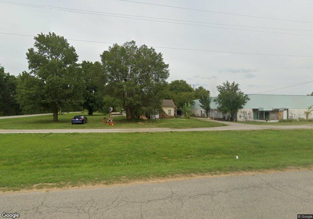 1949 W Maple St, Columbus, KS 66725 - photo 1