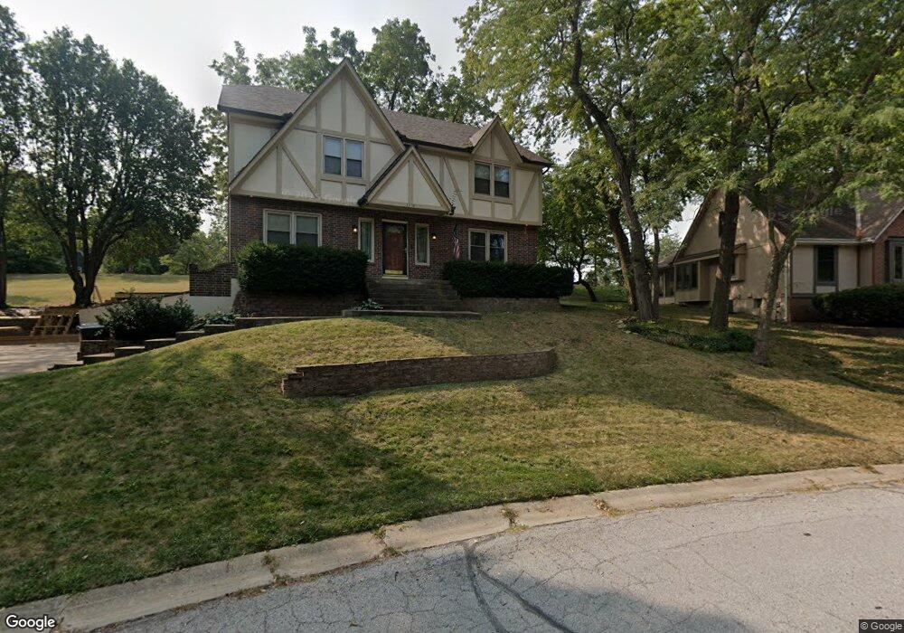 1418 NW Woodcreek Cir, Blue Springs, MO 64015 - photo 1