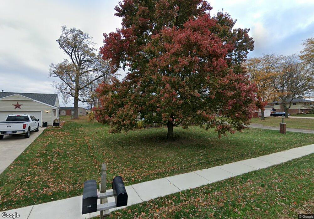 308 Woodlawn Dr, Wapakoneta, OH 45895 - photo 1