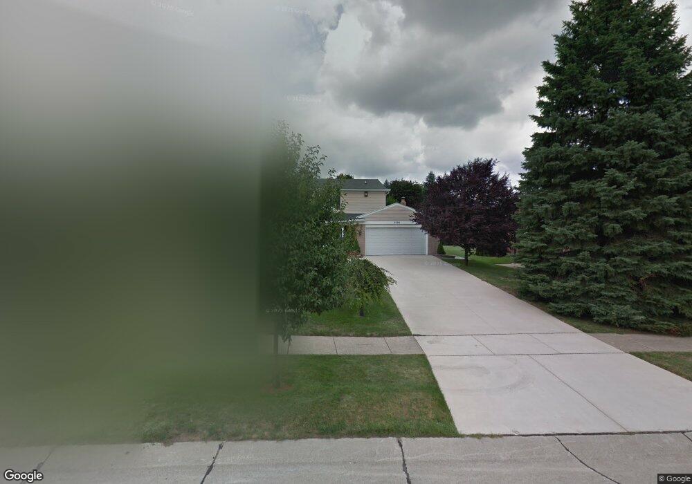 2390 Claymont Dr, Troy, MI 48098 - photo 1