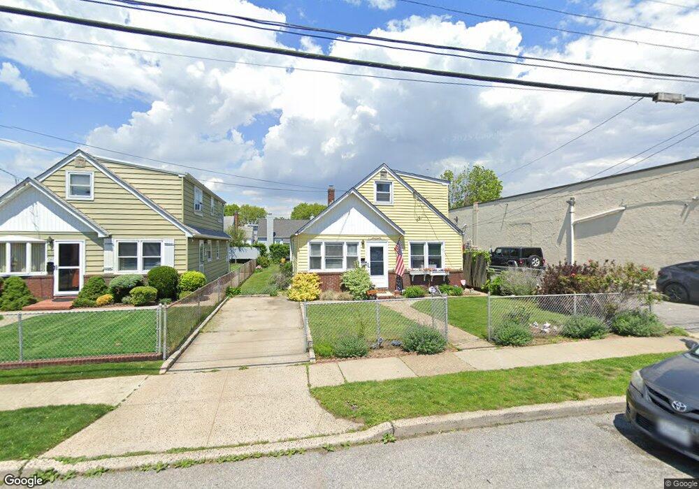 1082 Langdon St, Franklin Square, NY 11010 - photo 1