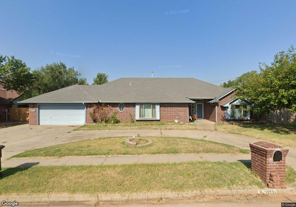2713 E Hills Dr, Moore, OK 73160 - photo 1