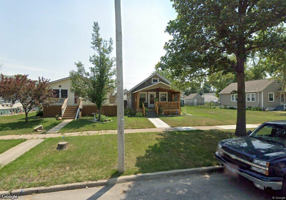 1021 H Ave NW, Cedar Rapids, IA 52405 - photo 1