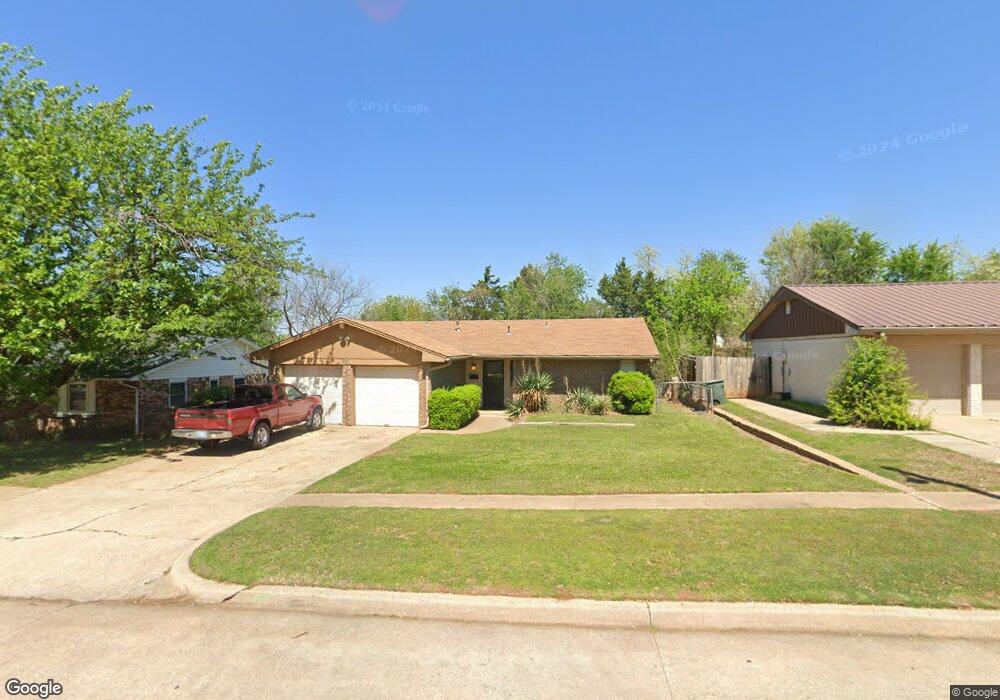 921 Crown Dr, Edmond, OK 73034 - photo 1