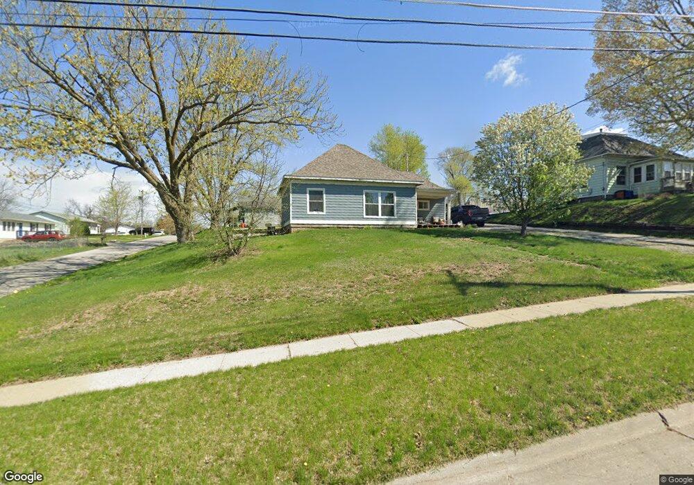 224 N 9th Ave W, Newton, IA 50208 - photo 1