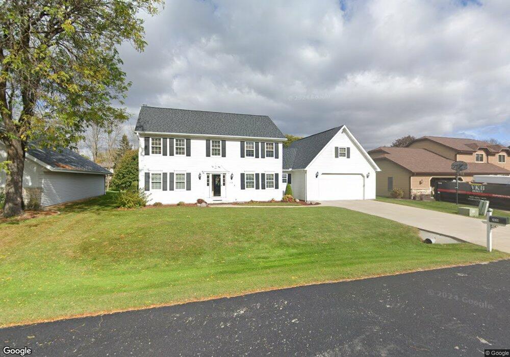 2638 W Sunnyview Cir, Appleton, WI 54914 - photo 1