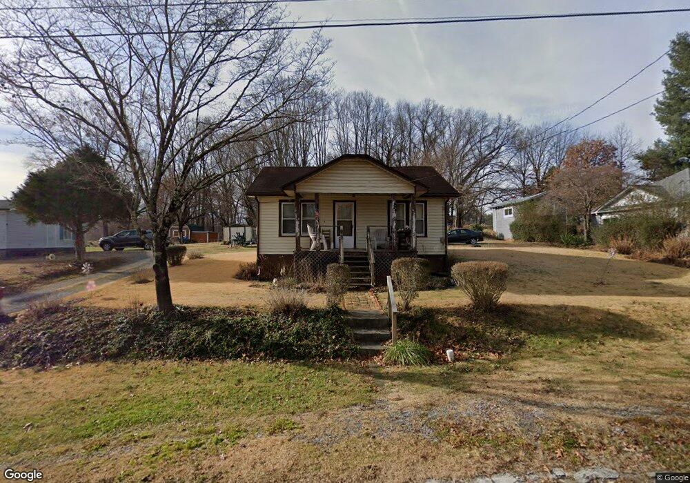 931 Pine Grove Ave, Johnson City, TN 37601 - photo 1