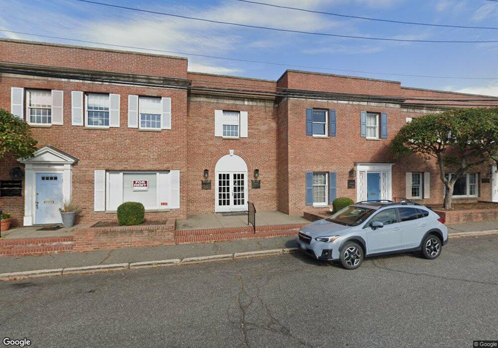 43 Pine St unit 4, New Canaan, CT 06840 - photo 1