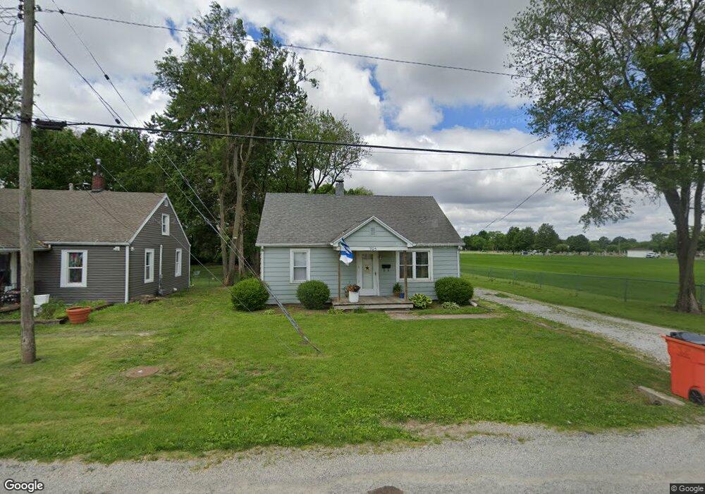 905 N 16th St, Mattoon, IL 61938 - photo 1