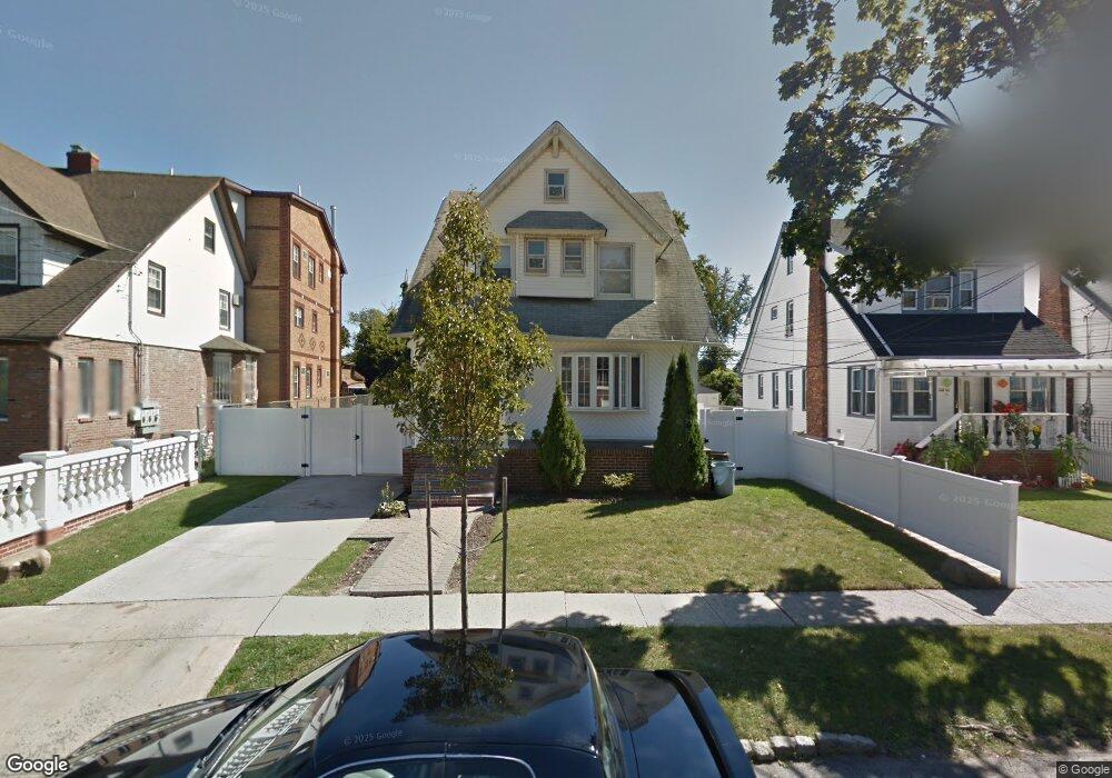 19804 Carpenter Ave, Hollis, NY 11423 - photo 1