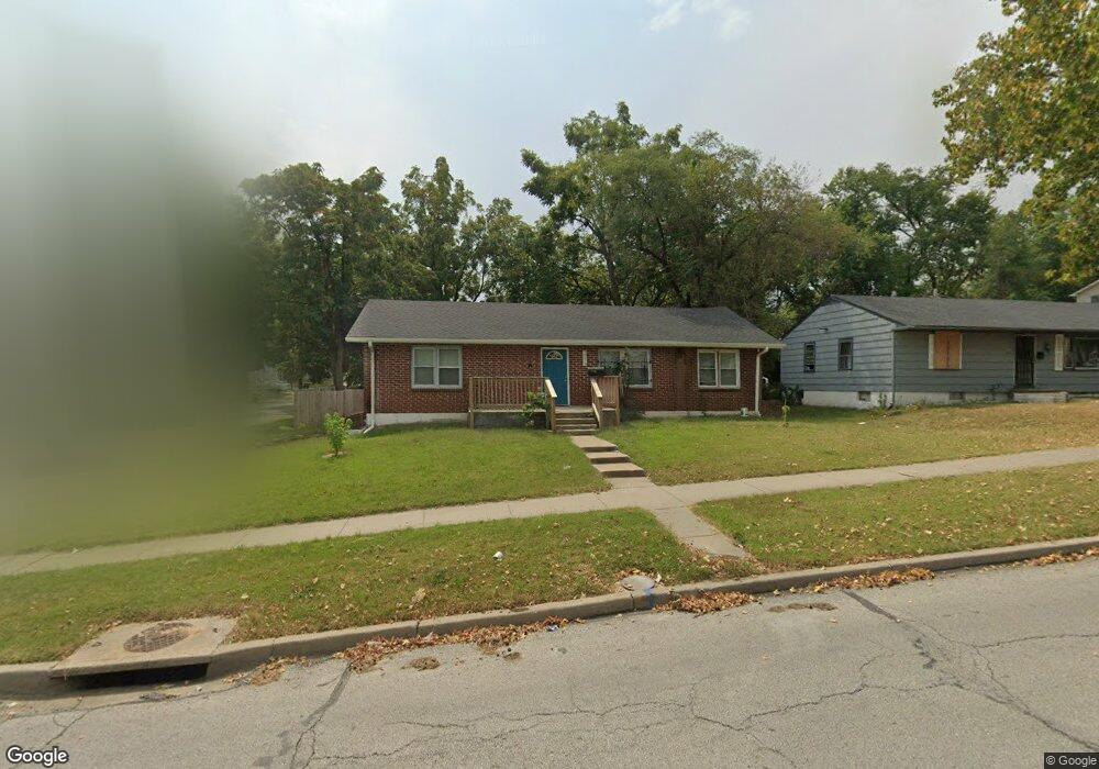 3519 E Gregory Blvd, Kansas City, MO 64132 - photo 1