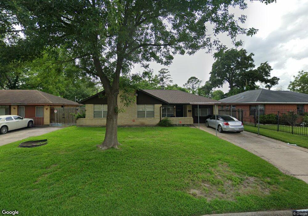 10209 Hollyglen Dr, Houston, TX 77016 - photo 1