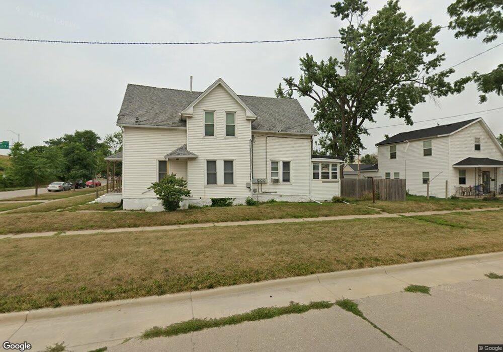 1127 3rd St SW, Cedar Rapids, IA 52404 - photo 1