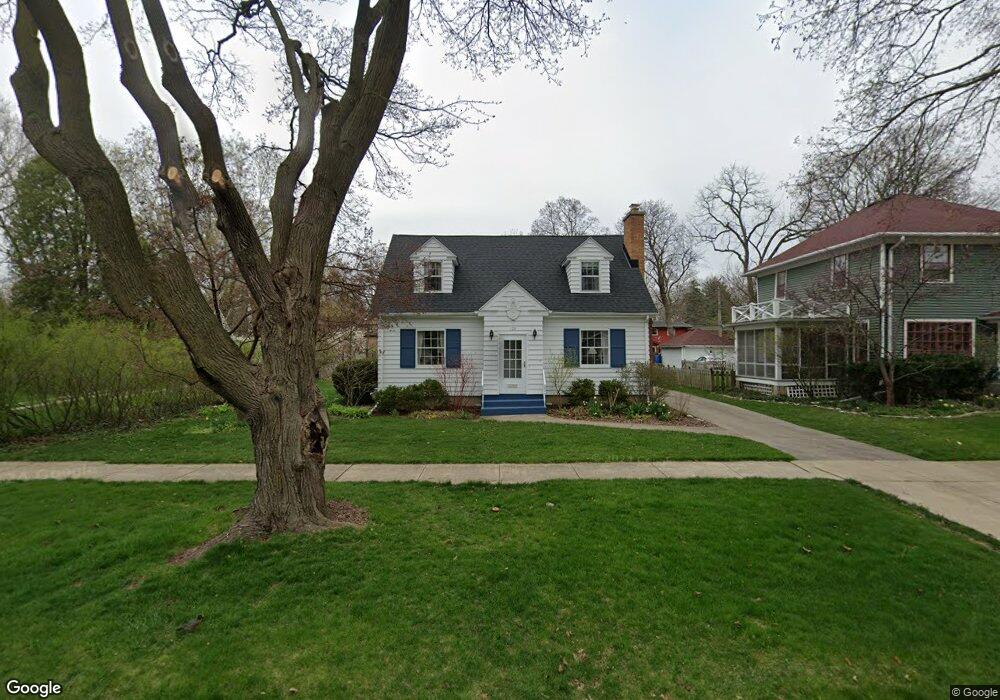 123 S Commonwealth Ave, Aurora, IL 60506 - photo 1