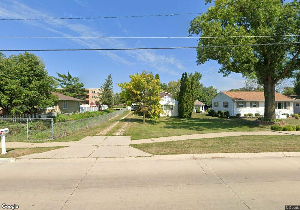 2904 E Ave NW, Cedar Rapids, IA 52405 - photo 1