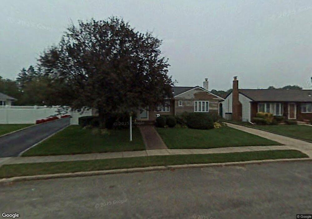 28 Normandy Dr, Bethpage, NY 11714 - photo 1